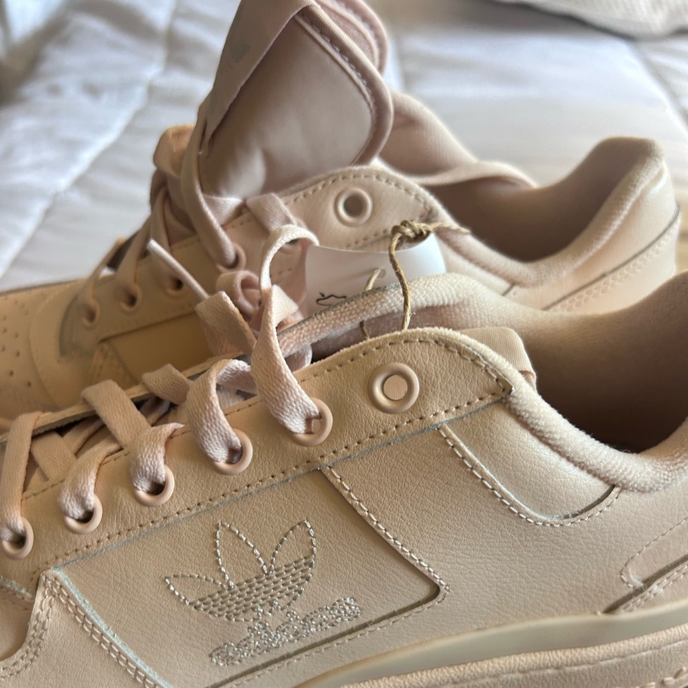 Adidas new in box - Picture 5 of 16